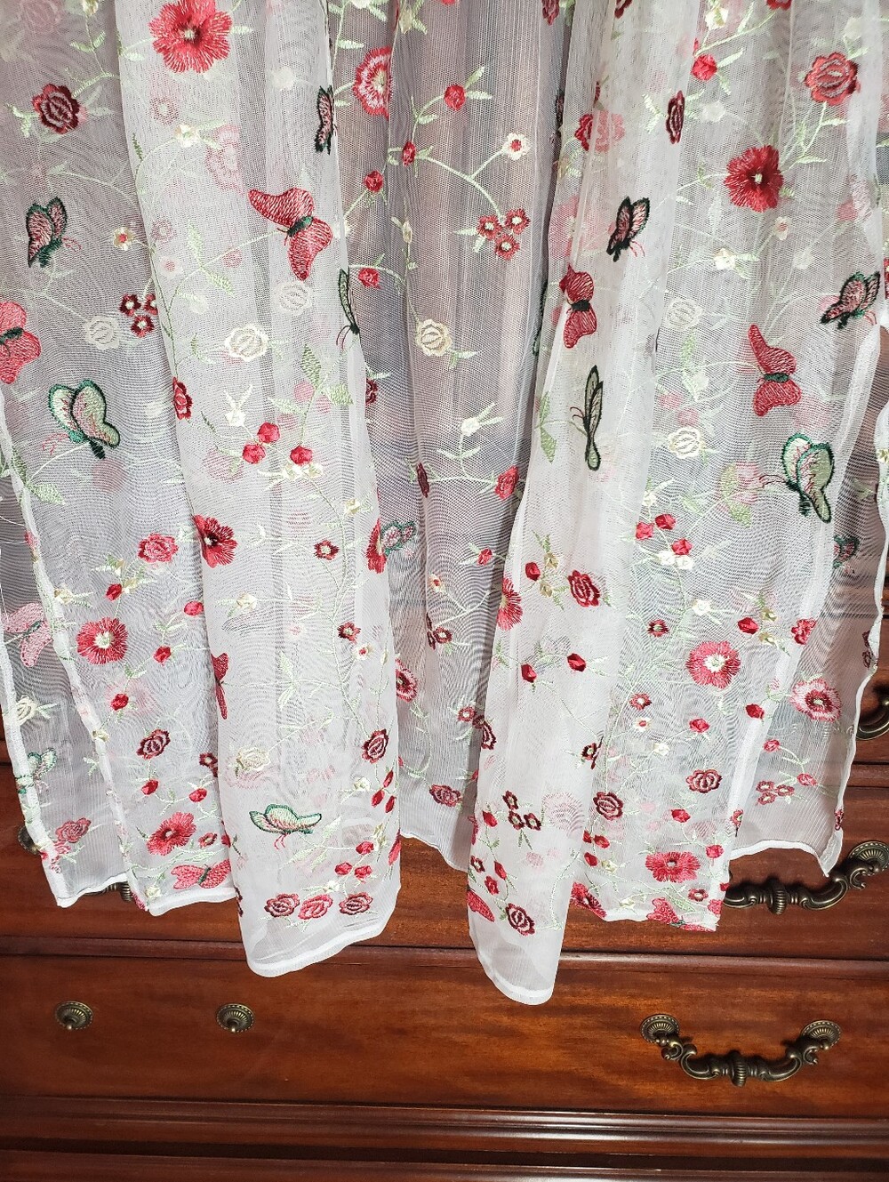 White Embroidered Sheer Robe with Red Floral Accents - Picture 2 of 8